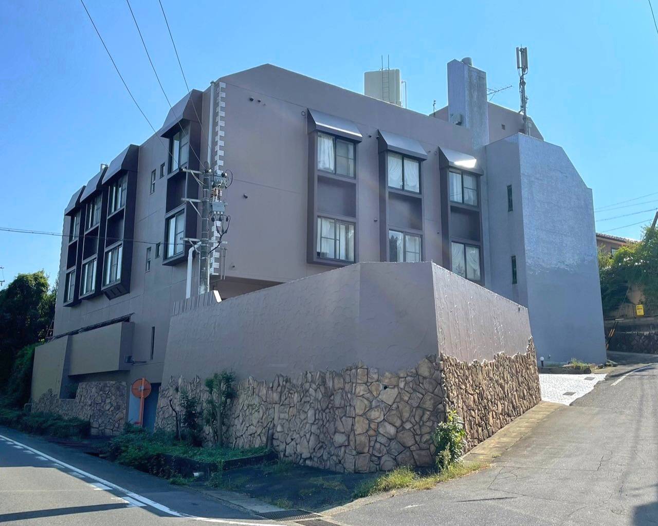 名古屋市の戸建て外壁塗装。プレミアムシリコンで塗り替えた後の画像