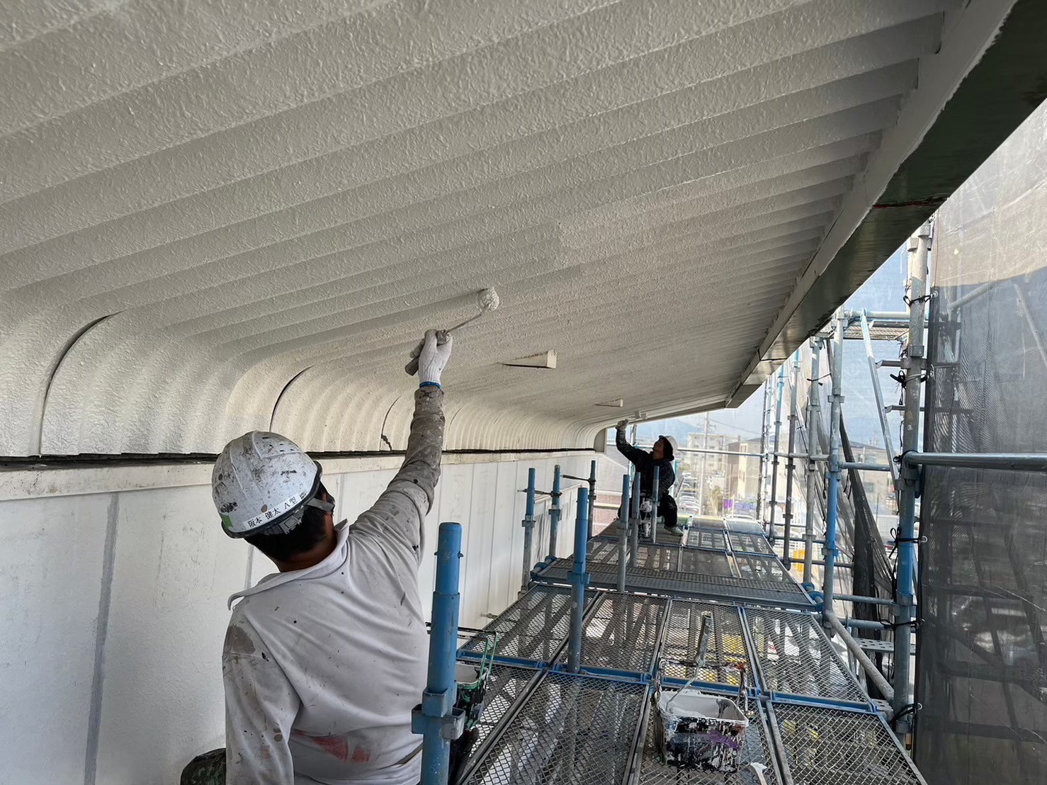 大垣市の店舗塗装。塗装作業の画像